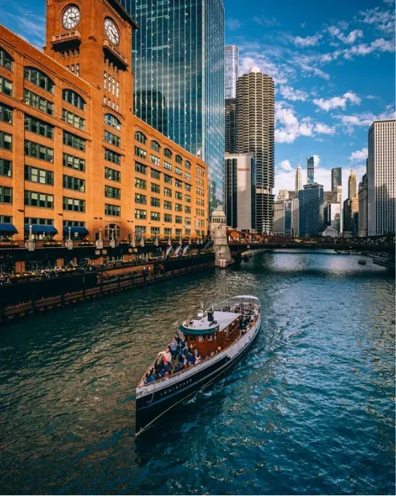 Chicago Line Cruises boat on the Chicago River
